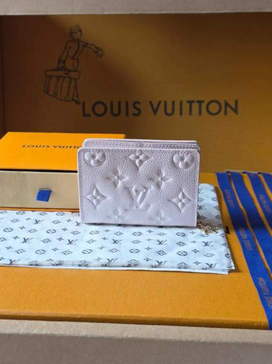 Picture of Louis Vuitton Wallets _SKUfw221244042fw